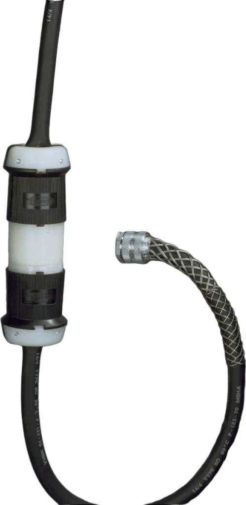 Conector Industrial con Bloqueo de Media Vuelta / 20 A 250 V CA / 2 Polos 3 Hilos / Color Blanco y Negro / Nema L6-20R. - Imagen 2