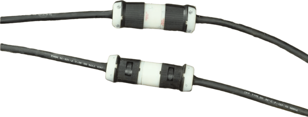 Conector Industrial con Bloqueo de Media Vuelta / 30 A 480 V CA Trifásico / 3 Polos 4 Hilos con Tierra / L16-30R / Terminales de Tornillo / Cuerpo de Nylon / Resistente a Impactos y Químicos - Imagen 4