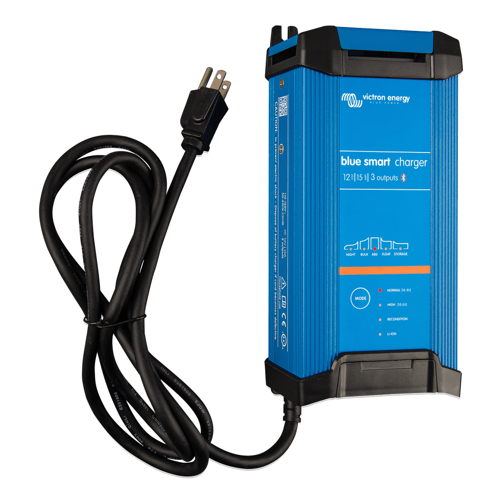 Blue Smart IP22 12/15(1) / Cargador de Bater??as 12V, 15A / Para Ambientes Marinos y Terrestres. / Bancos de 100 a 200 Ah