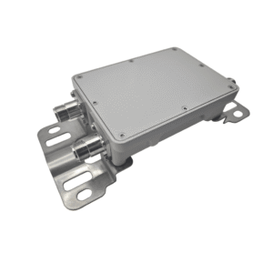 Combinador de Bandas de Dos V??as EP-COMB-2B / Rango de Frecuencia 698-960 MHz y 1710-2700 MHz / Bajo PIM / Alta Rechazo Fuera de Banda / Potencia Continua 300 W / Pico 800 W / Conectores N Hembra / IP40